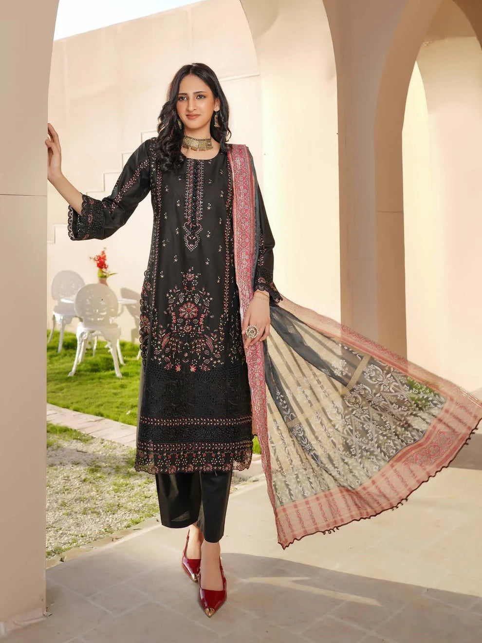 Munira Sitara Lawn Black