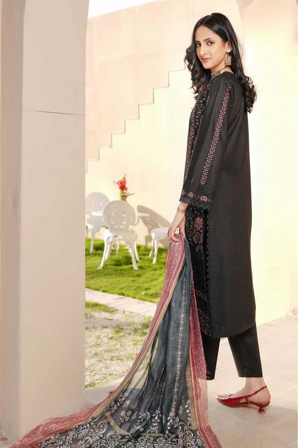 Munira Sitara Lawn Black